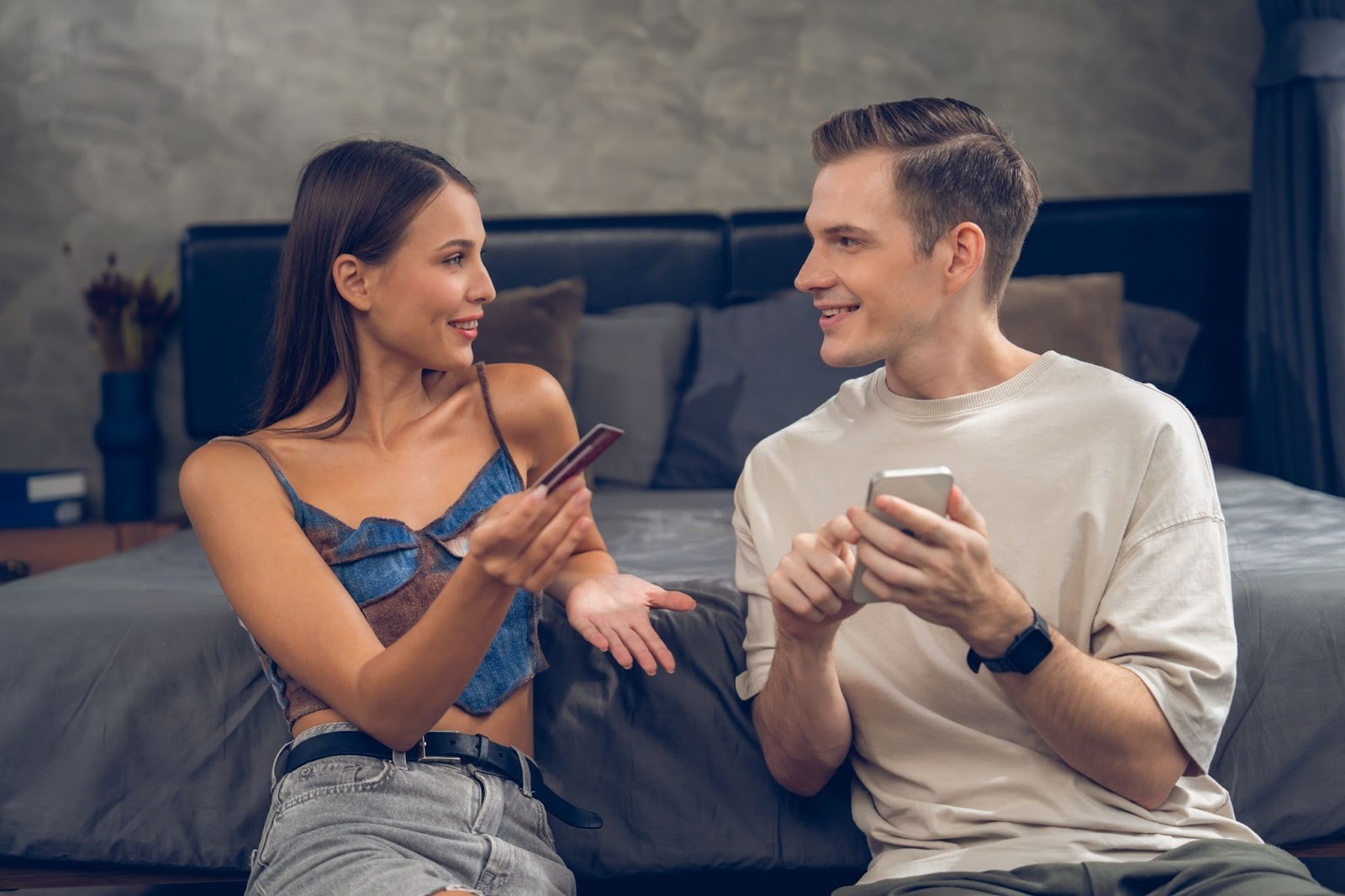 Романтическая переписка между парнем и девушкой в чате