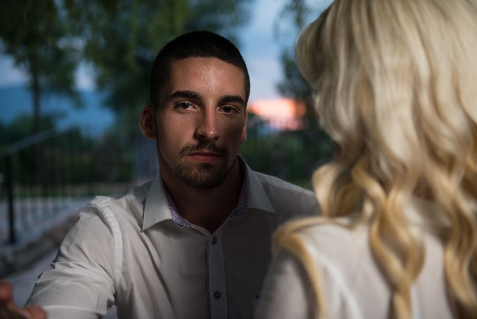 Синдром самозванца в отношениях: 12 признаков и 5 способов избавиться