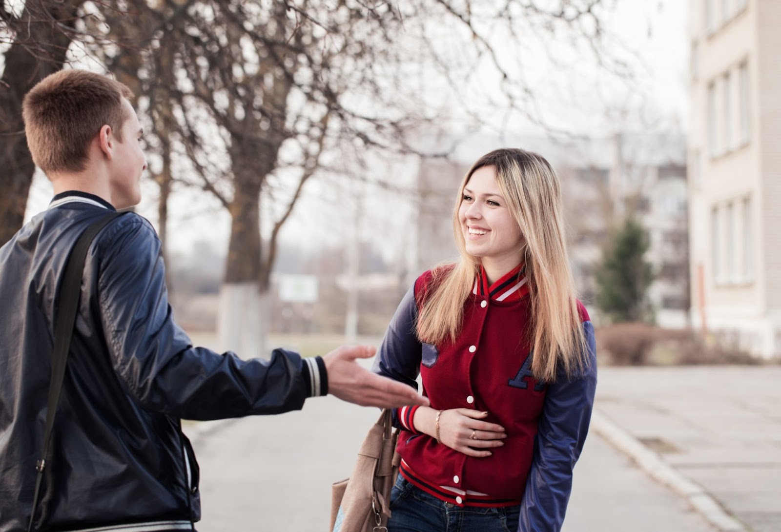 Как найти девушку в 2025 году: 15+ проверенных способов познакомиться онлайн и офлайн