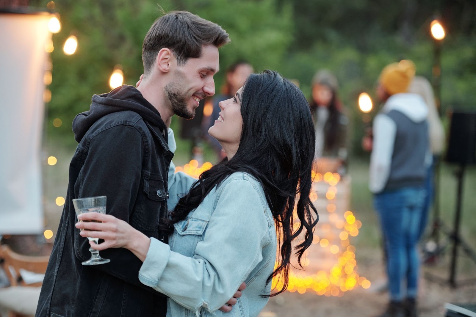 Как вернуть романтику в отношения: 12 способов разбудить страсть