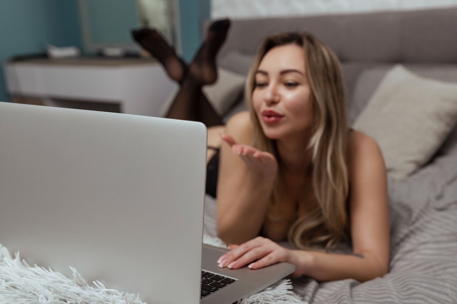 Романтическая атмосфера со свечами для ролевых игр